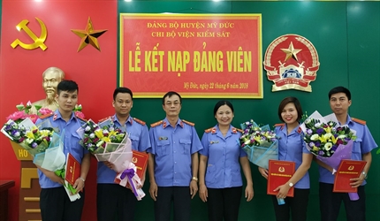 Viện KSND huyện Mỹ Đức tổ chức lễ kết nạp Đảng viên mới